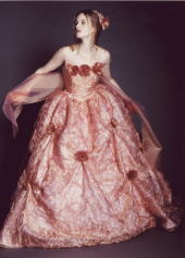 ����N���b�V���v���[�c�̃h���X