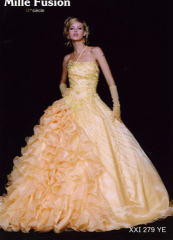 �����A�V�����g���[�ȃh���X