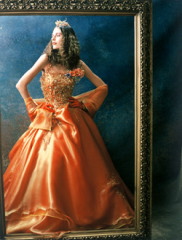 香川オレンジやゴールドのオーガンジードレス