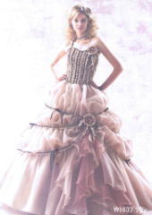 北海道旭川サイドから結ばれているようなスモーキーピンクなカラードレス