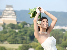 �\���j��