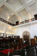 吹き抜けの教会