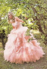 �s���N�̃E�G�f�B���O�h���X