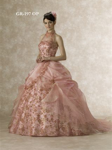 スモーキーピンクのドレス